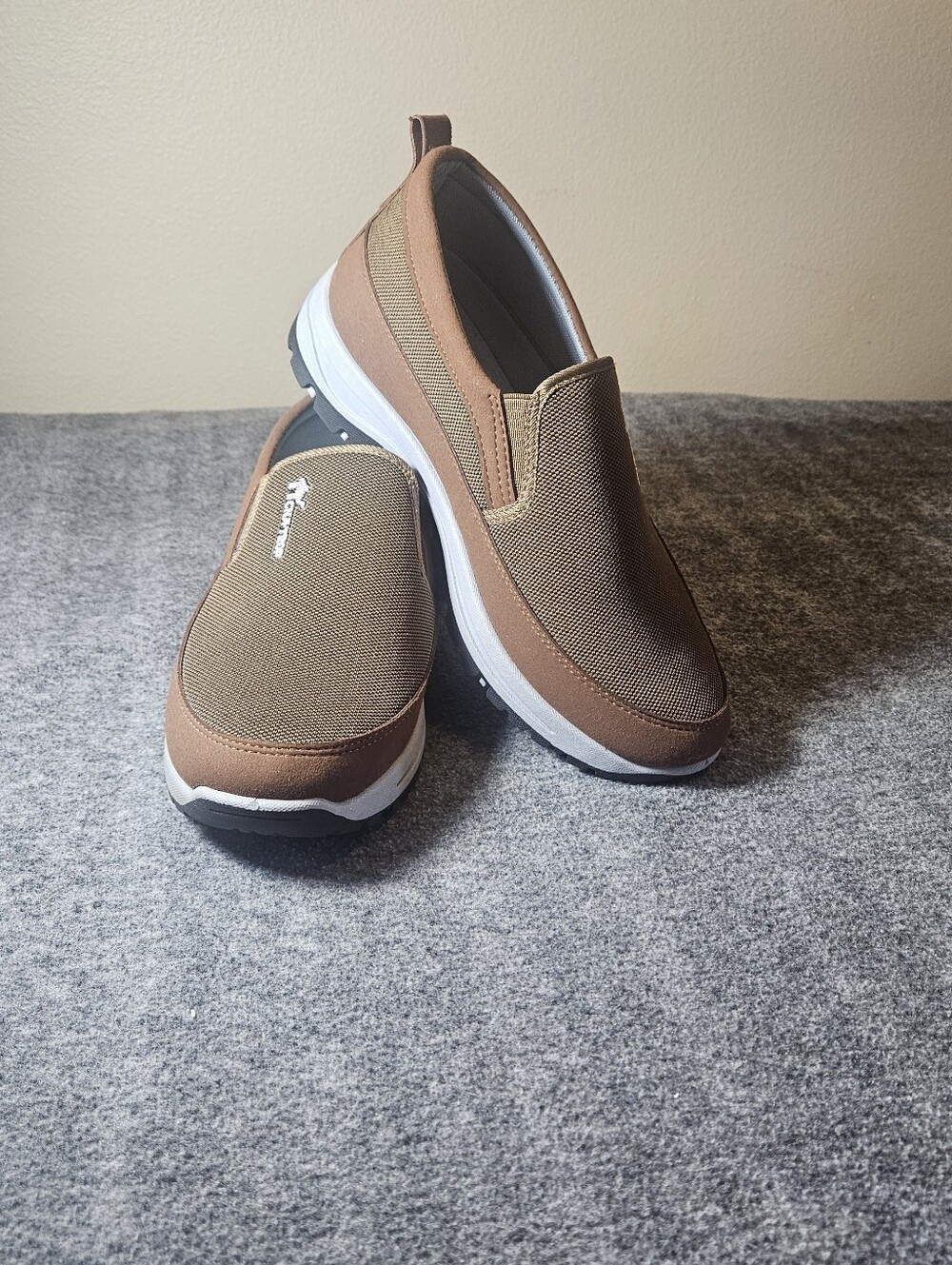 Brown Trop Orthopedic Slip-On Men's Casual Sneakers. Size 9